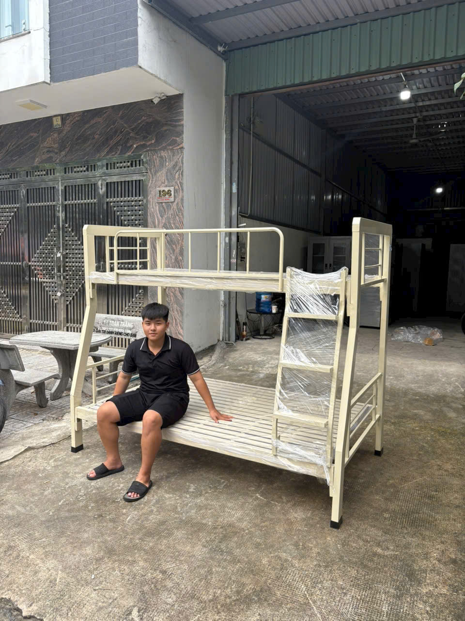 Lắp đặt giường tầng ký túc xá đúng cách và an toàn