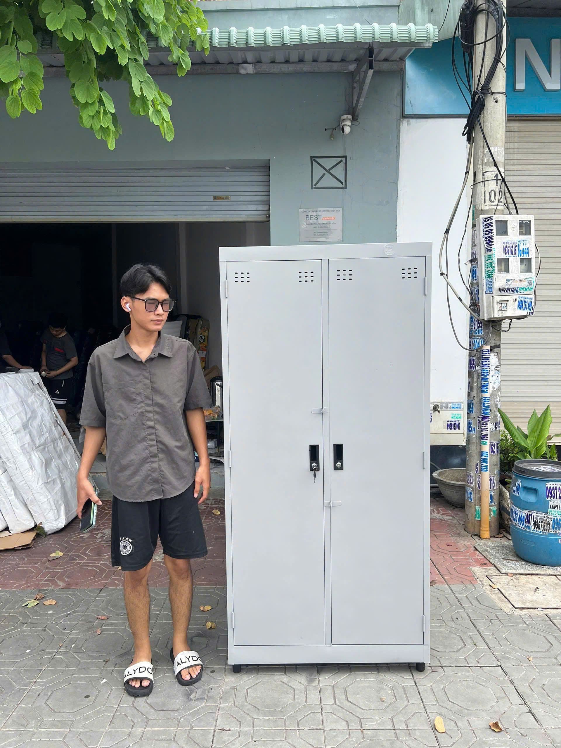 tu-locker-2-cua
